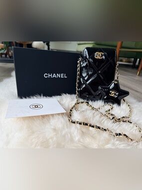 ***PRICE FIRM*** Chanel Makeup Crossbody Phone Pouch with Star Mirror NEW in Box